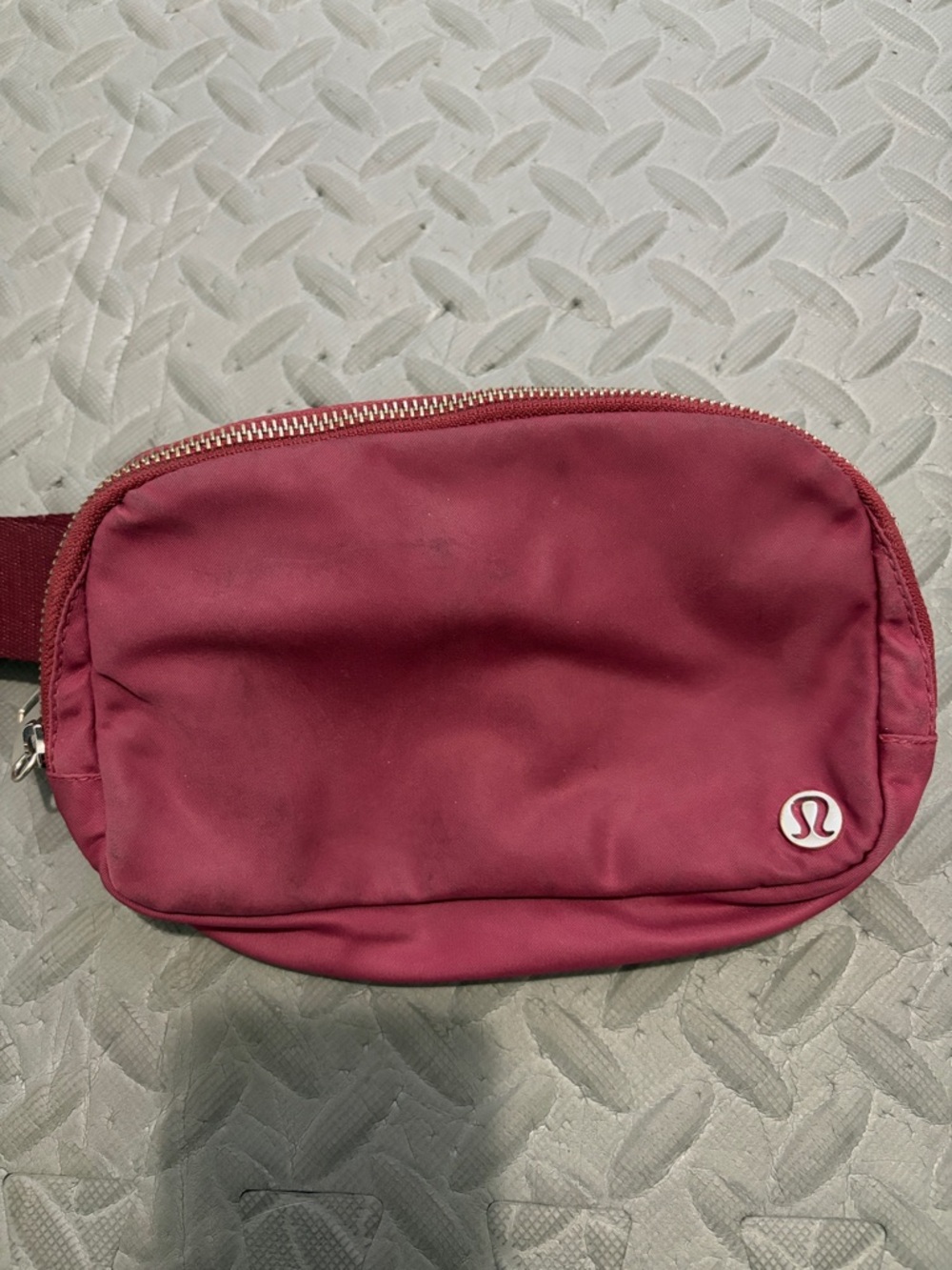 Lululemon Everywhere Belt Bag - Burgundy